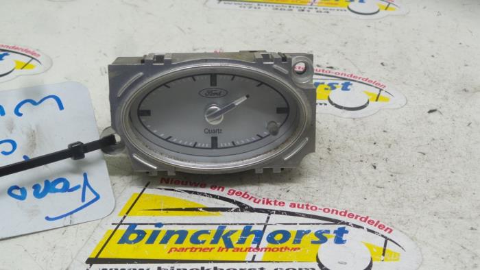 Begagnade Klocka Ford Mondeo III Wagon 1.8 16V Pris € 21,00 Marginaltabell erbjuds av Binckhorst BV