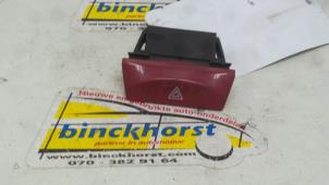 Usados Interruptor de luz de pánico Fiat Stilo MW (192C) 1.6 16V Precio € 10,50 Norma de margen ofrecido por Binckhorst BV