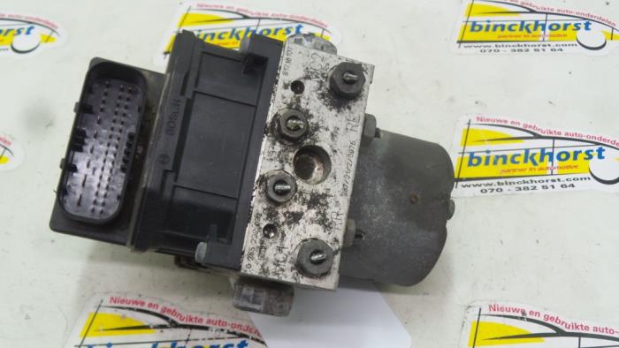 Używane Pompa ABS Fiat Stilo MW (192C) 1.6 16V Cena € 84,00 Procedura marży oferowane przez Binckhorst BV