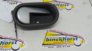 Usados Manija de puerta de 4 puertas derecha detrás Ford Fusion 1.6 16V Precio € 10,50 Norma de margen ofrecido por Binckhorst BV