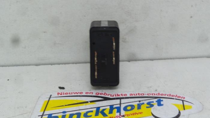 Używane Przelacznik reflektora LHV Opel Agila (A) 1.2 16V Twin Port Cena € 10,50 Procedura marży oferowane przez Binckhorst BV