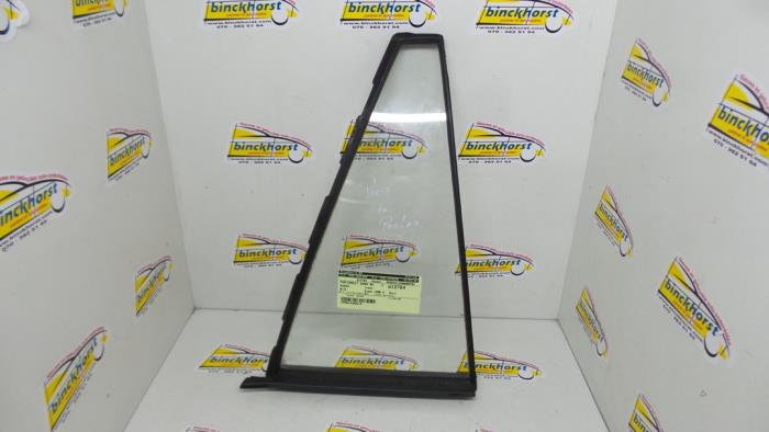 Usados Ventanilla triangular derecha detrás Suzuki Alto (SB308) 0.8 MPi Precio € 26,25 Norma de margen ofrecido por Binckhorst BV