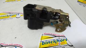 Używane Mechanizm blokady drzwi prawych przednich wersja 4-drzwiowa Chevrolet Kalos (SF48) 1.4 Cena € 42,00 Procedura marży oferowane przez Binckhorst BV