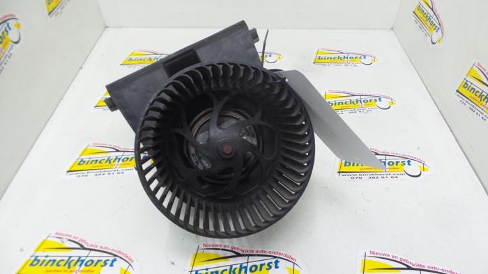Heating and ventilation fan motor from a Skoda Octavia (1U2) 1.8 SLX 20V 1997