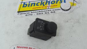 Używane Przelacznik reflektora LHV Nissan Almera Tino (V10M) 1.8 16V Cena € 15,75 Procedura marży oferowane przez Binckhorst BV