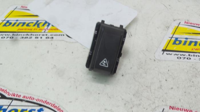 Usados Interruptor ASR Renault Fluence (LZ) ZE Precio € 31,50 Norma de margen ofrecido por Binckhorst BV