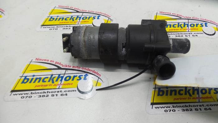Begagnade Extra vattenpump Mercedes C (W203) 3.2 C-320 V6 18V Pris € 42,00 Marginaltabell erbjuds av Binckhorst BV