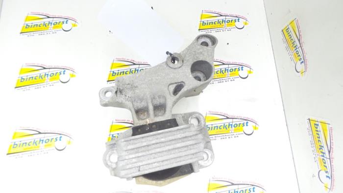Used Engine mount Renault Fluence (LZ) ZE Price € 26,25 Margin scheme offered by Binckhorst BV