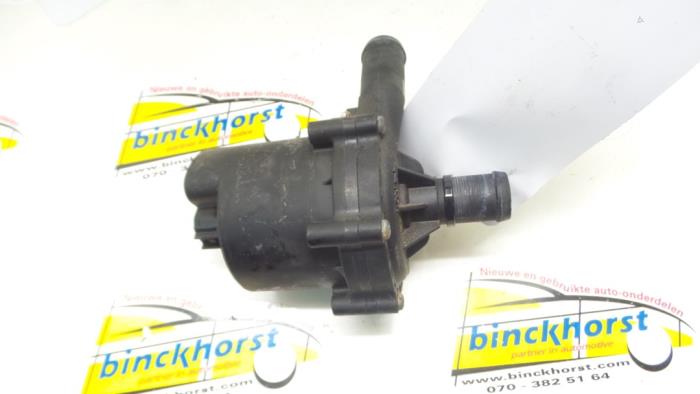 Additional water pump from a Renault Fluence (LZ) ZE 2013