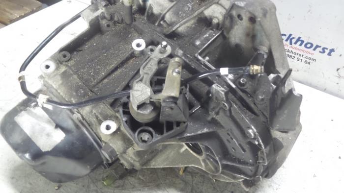 Getriebe van een Nissan Micra (K12) 1.5 dCi 65 2005