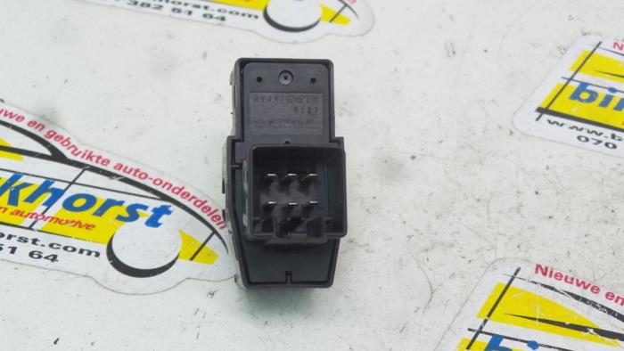 Electric window switch from a Volvo V70 (SW) 2.4 T 20V AWD 2001
