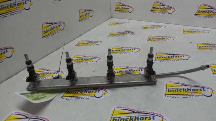 Fuel injector nozzle Mitsubishi Outlander 2.0 16V PHEV 4x4 - 4B11