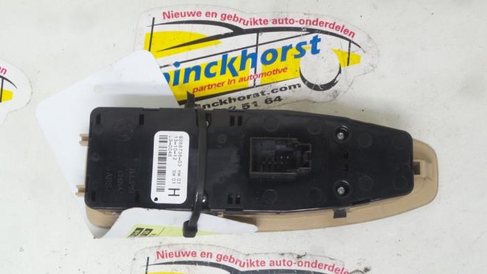 Electric window switch from a BMW 3 serie Gran Turismo (F34) 320i 2.0 16V 2013