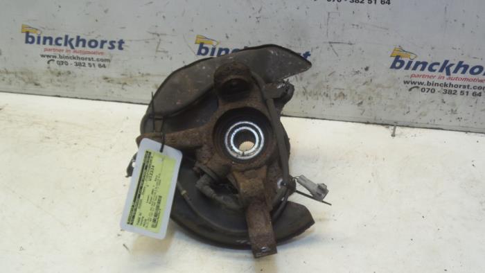 Knuckle, front right from a Toyota Prius (NHW11L) 1.5 16V 2001
