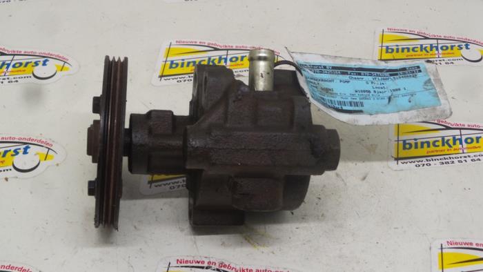 Usagé Pompe de direction Renault Megane Scénic (JA) 1.6 RT Prix € 42,00 Règlement à la marge proposé par Binckhorst BV