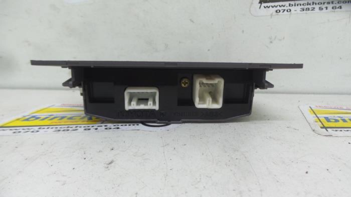 Panic lighting switch from a Toyota Prius (NHW11L) 1.5 16V 2001