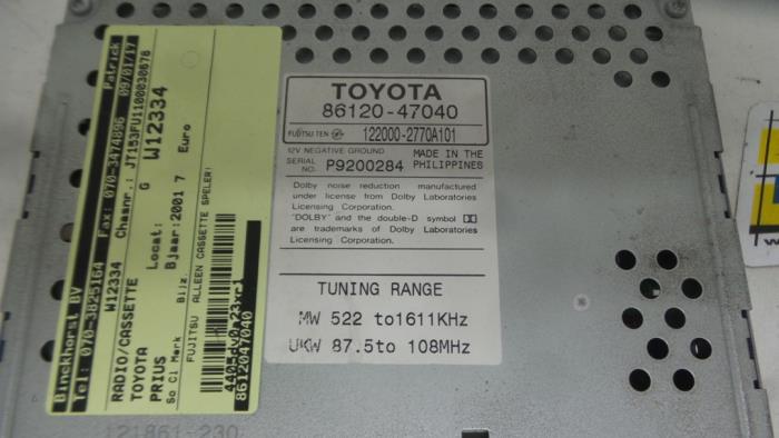 Reproductor de casetes y radio de un Toyota Prius (NHW11L) 1.5 16V 2001