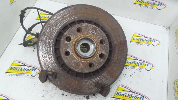 Knuckle, front left from a Opel Vectra B (36) 2.0 Di 16V 1997