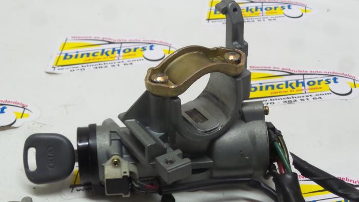 Ignition lock + computer from a Kia Shuma II 1.6 16V 2002