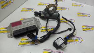 Ignition lock + computer from a Kia Shuma II 1.6 16V 2002