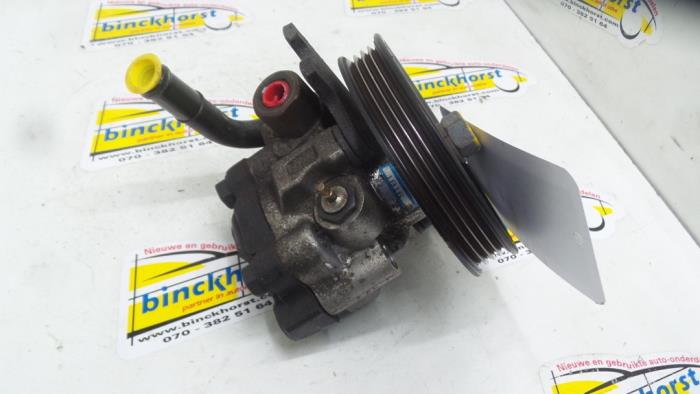 Usagé Pompe de direction Kia Shuma II 1.6 16V Prix € 78,75 Règlement à la marge proposé par Binckhorst BV