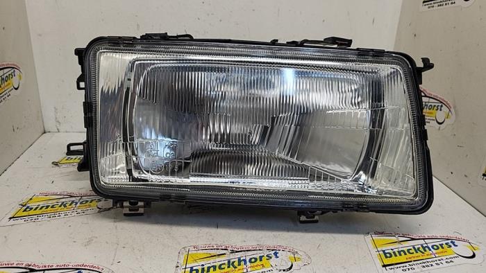 Nowe Reflektor prawy Audi 80 Cena € 37,16 Z VAT oferowane przez Binckhorst BV