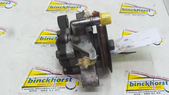 Usagé Pompe de direction Hyundai Coupe 2.0i 16V Prix € 52,50 Règlement à la marge proposé par Binckhorst BV