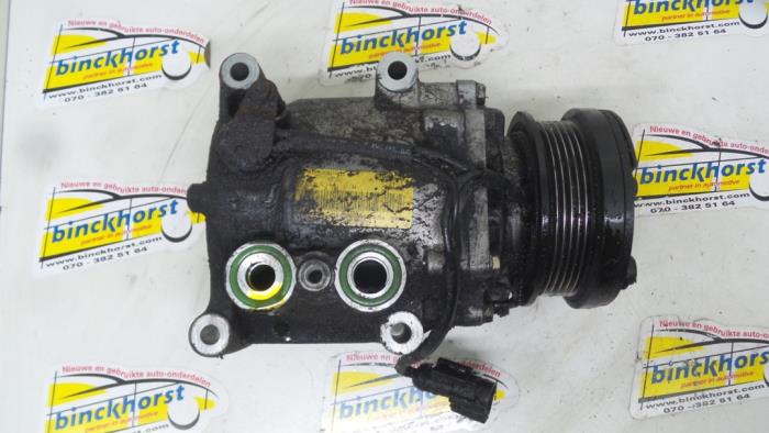 Usagé Compresseur de clim Ford Mondeo II 2.0i 16V E2/96 EEC Prix € 63,00 Règlement à la marge proposé par Binckhorst BV