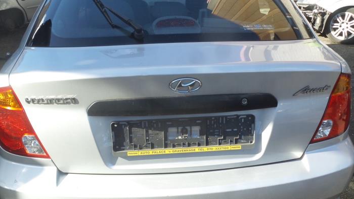 Tailgate from a Hyundai Accent 1.3i 12V 2004