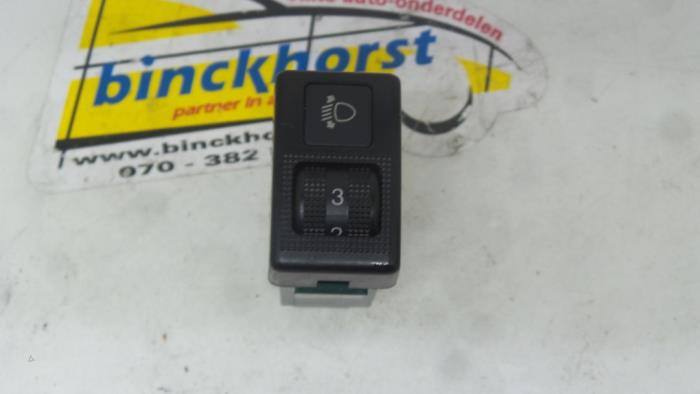 Używane Przelacznik reflektora LHV Mazda MPV (LW19/69) 2.0 CiTD 16V Cena € 10,50 Procedura marży oferowane przez Binckhorst BV