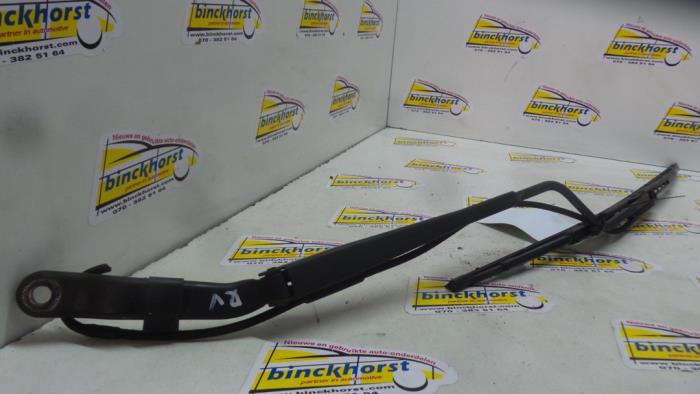 Front wiper arm from a Renault Master III (FD/HD) 2.2 dCi 16V 2001