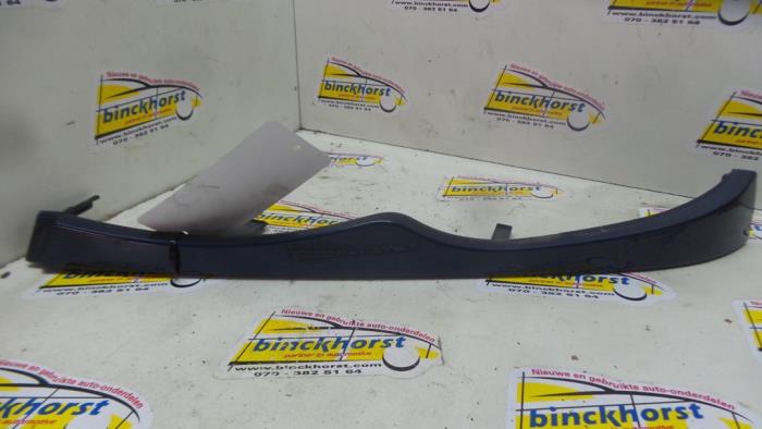 Używane Krawedz reflektora lewa BMW 3 serie Touring (E46/3) 318d 16V Cena € 21,00 Procedura marży oferowane przez Binckhorst BV