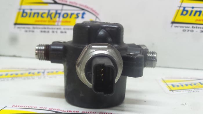 Fuel distributor from a Nissan Micra (K12) 1.5 dCi 65 2005