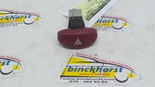 Usagé Bouton de warning Citroen Xsara Picasso (CH) 1.8 16V Prix € 15,75 Règlement à la marge proposé par Binckhorst BV