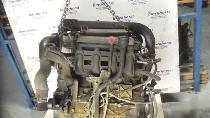 Engine from a Mercedes-Benz Vito (638.0) 2.2 CDI 108 16V 2001
