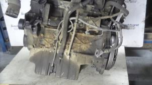 Engine from a Mercedes-Benz Vito (638.0) 2.2 CDI 108 16V 2001