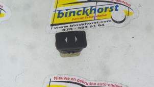 Usados Interruptor de ventanilla eléctrica Ford Focus 2 1.4 16V Precio € 10,50 Norma de margen ofrecido por Binckhorst BV
