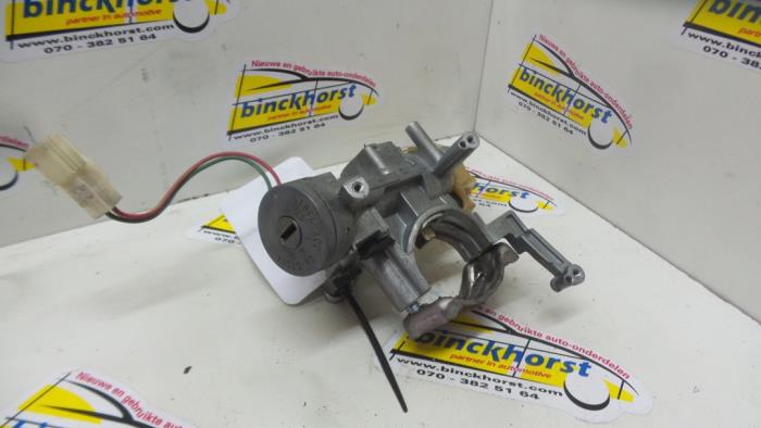 Używane Stacyjka + Kluczyk Mazda 323 F (BA14) 1.8i GLX,GT 16V Cena € 52,50 Procedura marży oferowane przez Binckhorst BV