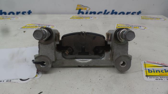 Rear brake calliperholder, left from a Mitsubishi Outlander (GF/GG) 2.2 DI-D 16V Clear Tec 4x2 2013