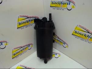 Używane Obudowa filtra paliwa Renault Trafic New (FL) 2.5 dCi 16V 135 Cena € 52,50 Procedura marży oferowane przez Binckhorst BV