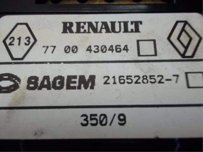 Pantalla de navegación de un Renault Scénic I (JA) 1.6 16V 2000