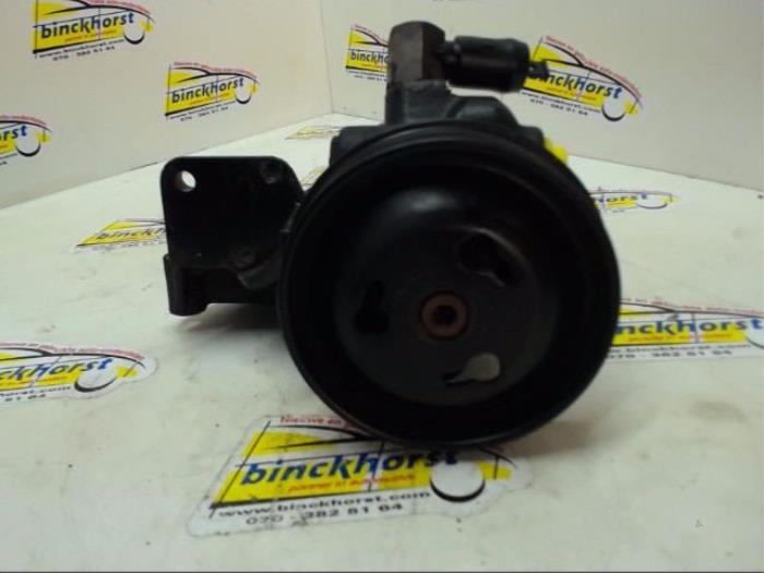 Usagé Pompe de direction Ford Fiesta 4 1.25 16V Prix € 42,00 Règlement à la marge proposé par Binckhorst BV