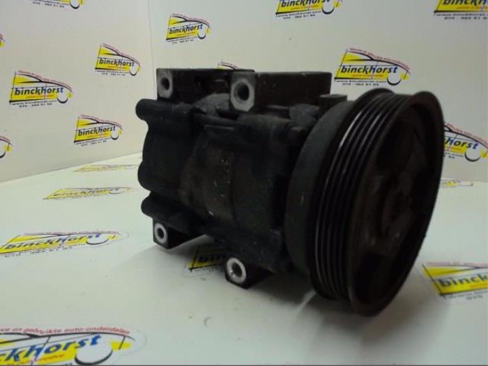 Usagé Pompe clim Ford Fiesta 4 1.25 16V Prix € 52,50 Règlement à la marge proposé par Binckhorst BV