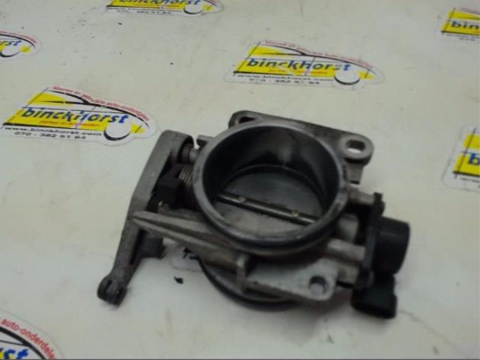 Throttle body from a Renault Clio II (BB/CB) 1.6 16V 2000