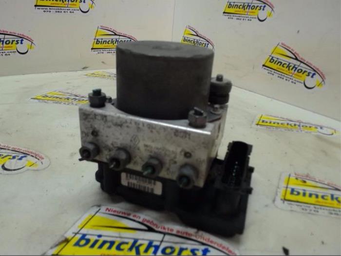 Begagnade ABS-pump Renault Twingo (C06) 1.2 Pris € 52,50 Marginaltabell erbjuds av Binckhorst BV
