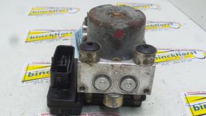 ABS Pumpe van een Mazda 626 (GW19) 2.0 DiTD 16V 1999