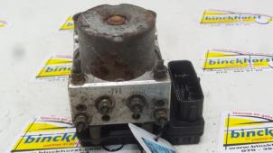 ABS Pumpe van een Mazda 626 (GW19) 2.0 DiTD 16V 1999