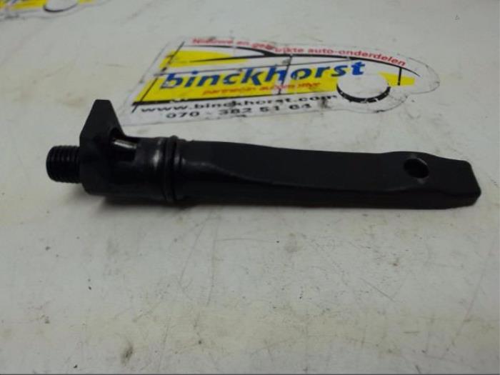Usagé Injecteurs Opel Zafira (F75) 2.0 DTI 16V Prix € 36,75 Règlement à la marge proposé par Binckhorst BV