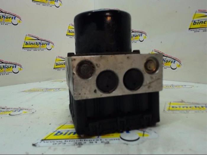 ABS Pumpe van een Peugeot 206 (2A/C/H/J/S) 1.4 XR,XS,XT,Gentry 1999