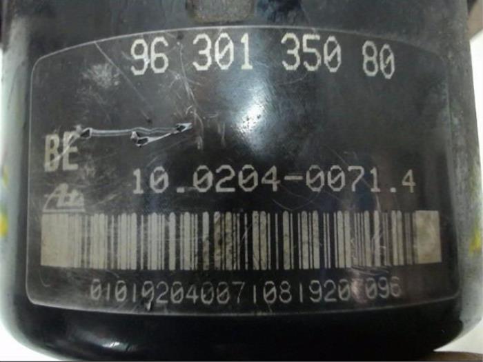 ABS Pumpe van een Peugeot 206 (2A/C/H/J/S) 1.4 XR,XS,XT,Gentry 1999